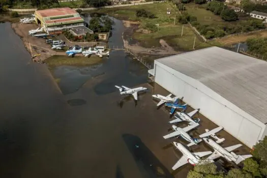 Governo diz que avalia repasse de recursos para aeroporto do RS