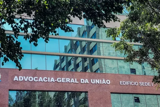 AGU dá parecer contra escolas cívico-militares do RS