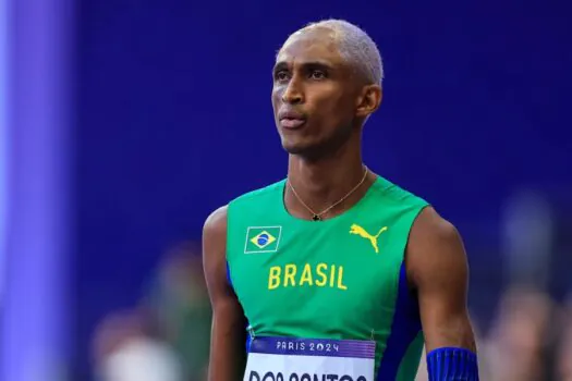 Alison dos Santos garante presença na final dos 400 m com barreiras