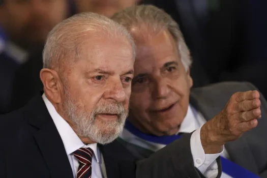 Lula diz que alistamento feminino dará diversidade às Forças Armadas