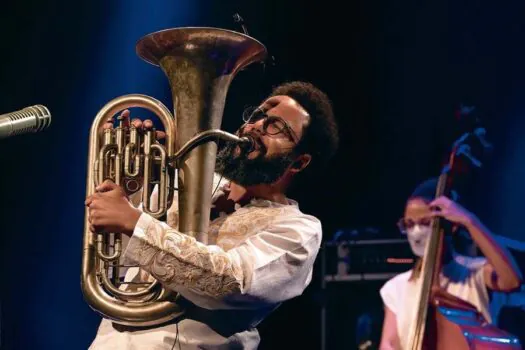 Allan Abbadia exalta a versatilidade do trombone no show “Celebração”, no teatro do Sesc Santo André