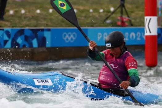 Ana Sátila se classifica para a semifinal no caiaque cross