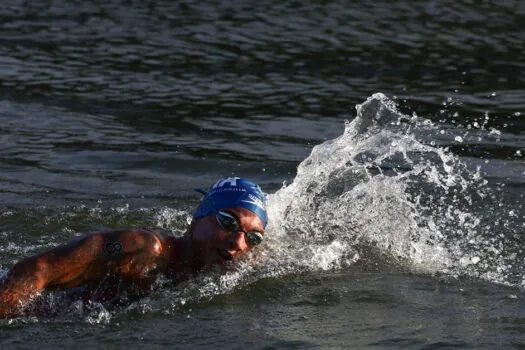 Ana Marcela Cunha termina em 4º lugar na maratona aquática