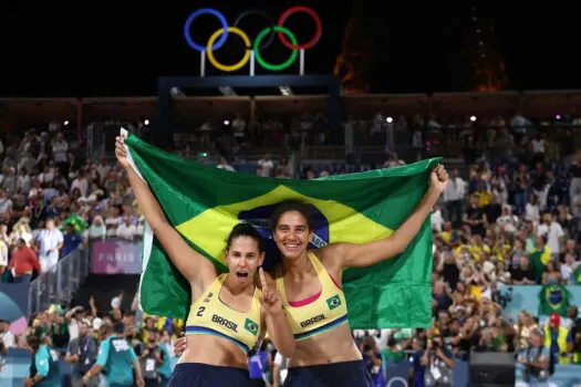 Paris: Duda e Ana Patrícia levarão bandeira do Brasil no encerramento