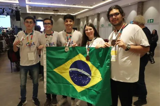 Brasil conquista prata e bronze na Olimpíada Internacional de Astronomia e Astrofísica