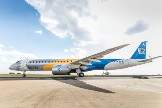 BNDES financia compra de dez aviões da Embraer para Azul