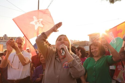 Esquenta de campanha de Bete Siraque reúne centenas de militantes e candidatos a vereadores na Vila Luzita