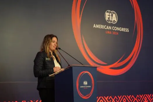 FIA convida Bia Figueiredo para falar do FIA Girls on Track Brasil no Congresso da América, em Lima