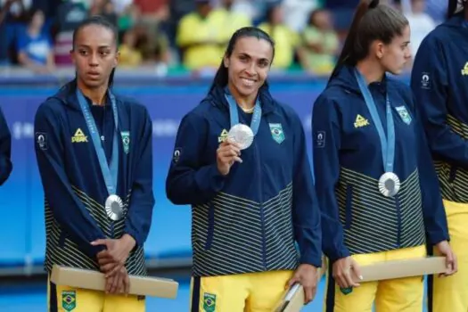 Com bronze no vôlei e prata no futebol, Brasil encerra participação em Paris