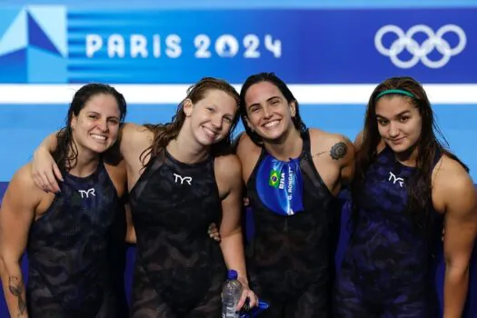 Brasil fica em 7º no 4×200 feminino e iguala marca da última final olímpica