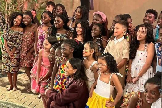 Bruna Marquezine reúne João Guilherme e mais famosos em festa de aniversário beneficente