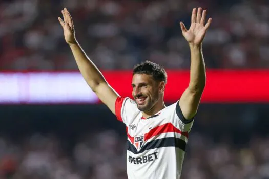 São Paulo de Calleri despacha o Flamengo e embola briga pelo Brasileirão