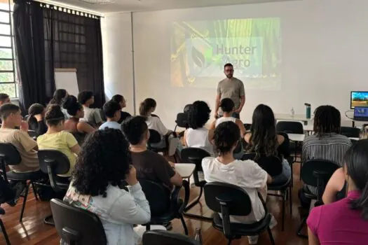 Projeto Verde com Frutas reúne jovens do CAMP Pinheiros para falar sobre ESG