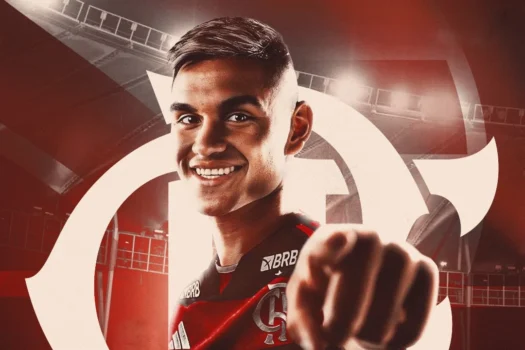 Carlos Alcaraz desembarca no Rio para se apresentar ao Flamengo