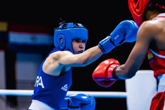 Carol Naka é derrotada no boxe feminino