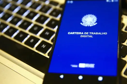 Brasil cria 188 mil postos de trabalho com carteira assinada em julho