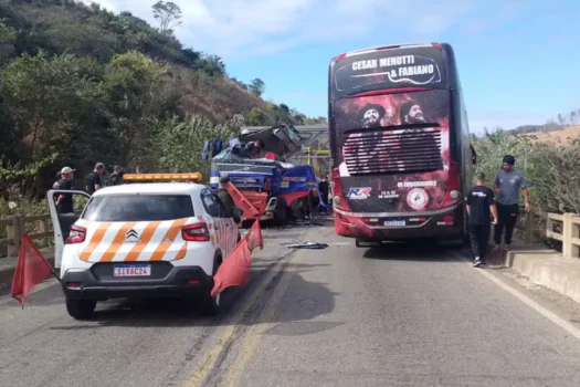 Ônibus de César Menotti e Fabiano sofre acidente e dupla cancela show