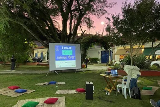 Projeto Cinema na Montanha exibe filmes gratuitos no interior de Minas Gerais