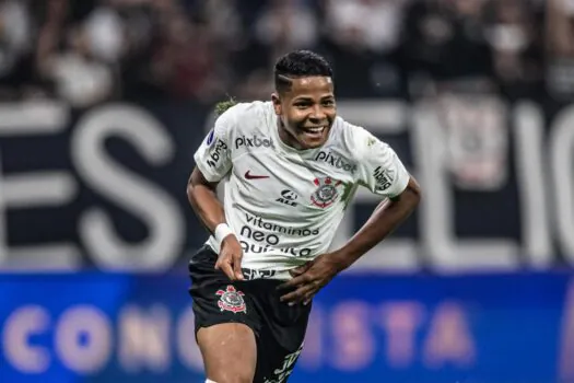 Corinthians vê saída de Wesley esquentar e quer contratar dois atacantes