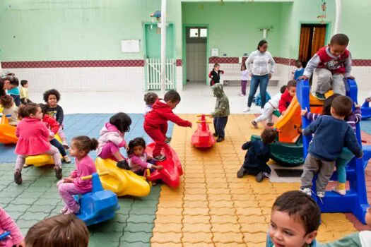 Brasil tem 632 mil crianças na fila por creche, mostra levantamento