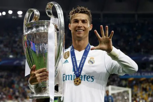 Cristiano Ronaldo supera Pelé e se declara maior artilheiro