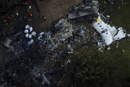 Destroços de avião da Voepass que caiu em Vinhedo são totalmente retirados