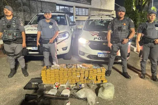 Denúncia ajuda polícia a encontrar 100 tijolos de maconha e munições em cofre em Ribeirão Pires