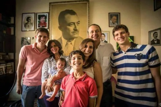 Família de Eduardo Campos fica entre memórias e busca por respostas 10 anos após acidente