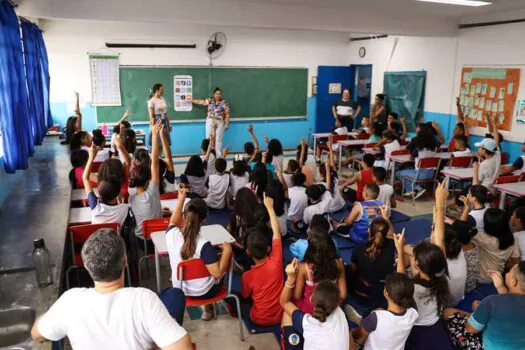 Governo teria que investir R$ 49,9 bilhões a mais para garantir padrão mínimo na educação