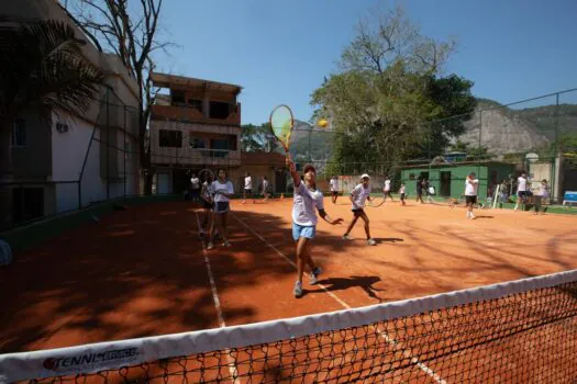 Rio Open entrega quadra reformada na Rocinha