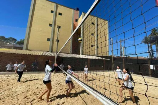 Festival Estudantil do Futuro abre disputas com jogos de vôlei de praia