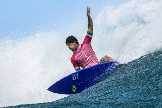 Gabriel Medina brilha na disputa pelo bronze e garante medalha olímpica