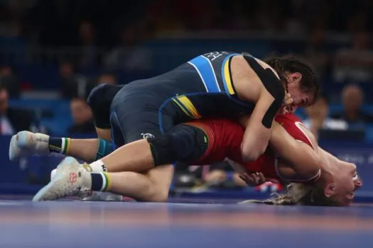 Giullia Penalber avança e luta pelo bronze no wrestling nesta sexta (9)