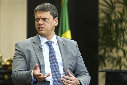 Resgate de corpos vai se estender ao longo da noite, diz Tarcísio