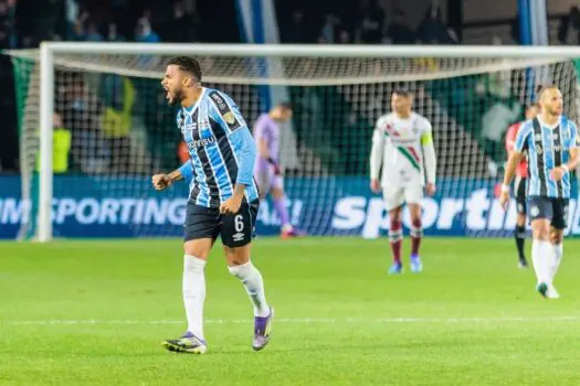 Grêmio vira em 3 minutos com show de Reinaldo, vence o Flu e abre vantagem