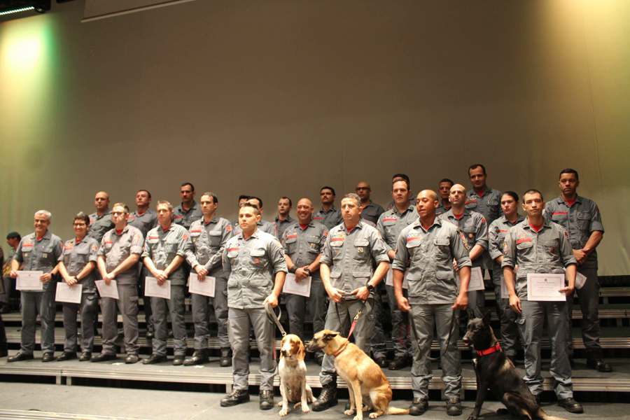 homenagem-policia-bombeiros-1