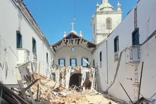 Telhado de igreja do século 17 desaba em Angra dos Reis (RJ)