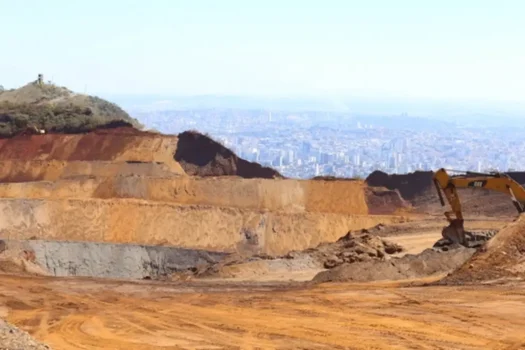 Justiça mineira suspende atividades de mineradora na Serra do Curral