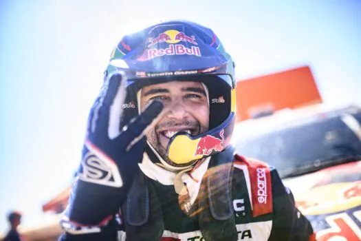 Piloto brasileiro Lucas Moraes conquista o tricampeonato no Rally dos Sertões