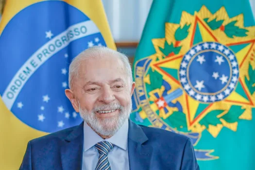 Lula chega ao Chile e evita falar de eleições da Venezuela