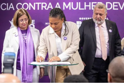 Margareth Menezes assina carta-compromisso pelo Feminicídio Zero