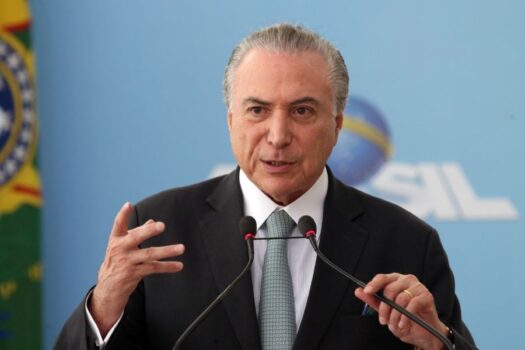 Michel Temer critica concentração de poder e defende descentralização no Brasil