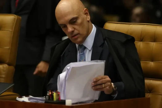 Moraes eleva multa contra rede social X por descumprimento de decisão