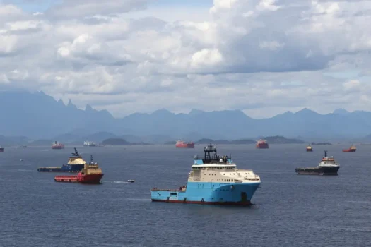 MPF quer solução para navios abandonados na Baía de Guanabara