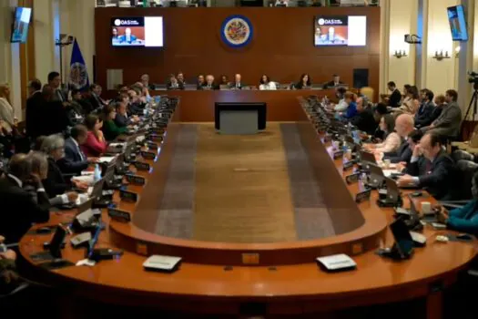 OEA aprova resolução que pede divulgação das atas da Venezuela