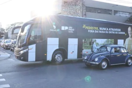 Campanha do pedestre ganha reforço com ônibus personalizado do litoral ao interior