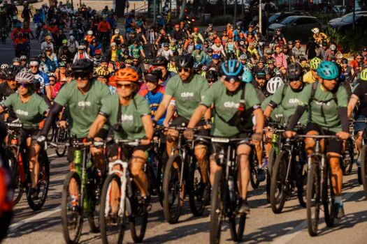 Milhares de ciclistas tomam as ruas de São Paulo em evento de promoção ao esporte e mobilidade