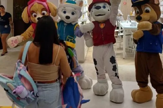 Mogi Shopping realiza evento de adoção pet e encontro com personagens caninos