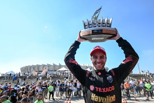 Com ousadia, Felipe Baptista vence corrida principal do BH Stock Festival