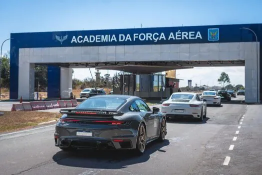 Porsche Club Brasil faz Route Tour beneficente até a Academia da Força Aérea em Pirassununga